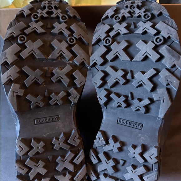 Burberry Arthur ‘Archive Beige Black’ Size 40EU/7MUS - Picture 7 of 10